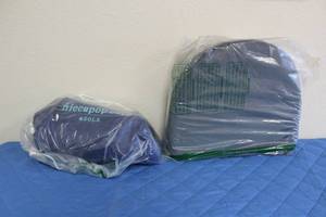 lot 46 image: TOTAL OF 2 HICCAPOP WEDGE PREGNANCY BELLY SUPPORT PILLOWS&nbsp