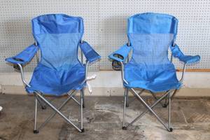 lot 122 image: TOTAL OF 2 OZARK TRAIL BLUE CHAIRS WITH CUP HOLDER&nbsp