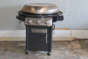 lot 140 image: CUISINART 360 XL GRIDDLE OUTDOOR COOKING STATION