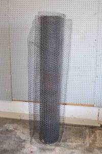 lot 142 image: ROLL OF CHICKEN WIRE