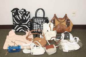 lot 149 image: LOT OF 11 ASSORTED PURSES