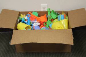 lot 167 image: GENEROUS AMOUNT OF BEACH TOYS. SAND MOLDS PAILS AND MORE