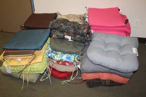 lot 176 image: GENEROUS AMOUNT OF ASSORTED DESIGN CHAIR PILLOWS