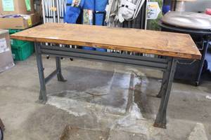 lot 207 image: WORKSHOP TABLE 72L x 32W x32H