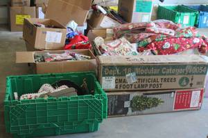 lot 209 image: GENEROUS AMOUNT OF EASTER DECOR GREAT FOR&nbsp PARTIES AND OR RESELL TOTES AND BOXES INCLUDED