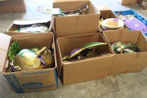 lot 212 image: GENEROUS AMOUNT OF MARDI GRAS DECOR GREAT FOR&nbsp PARTIES AND OR RESELL TOTES AND BOXES INCLUDED