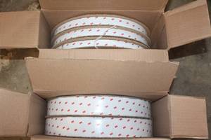 lot 238 image: BOX OF 3M FASTENER HOOK AND 3M FASTENER LOOP