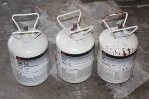 lot 240 image: 3 CYCLINDERS OF 3M SPRAY ADHESIVE